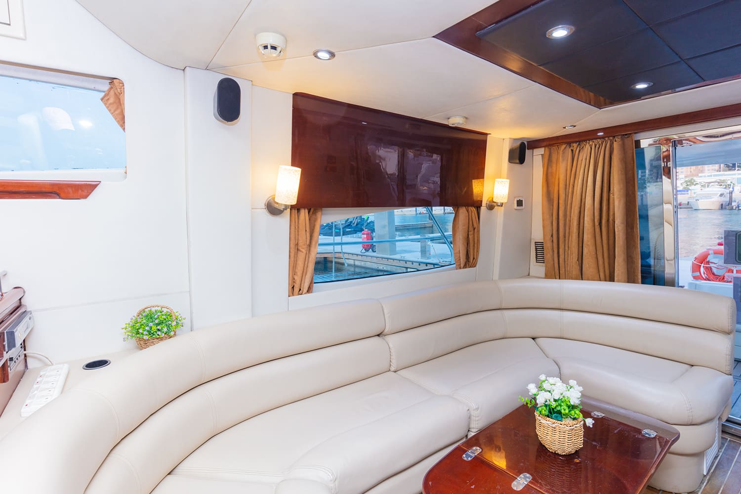Luxury Yacht 50 Feet