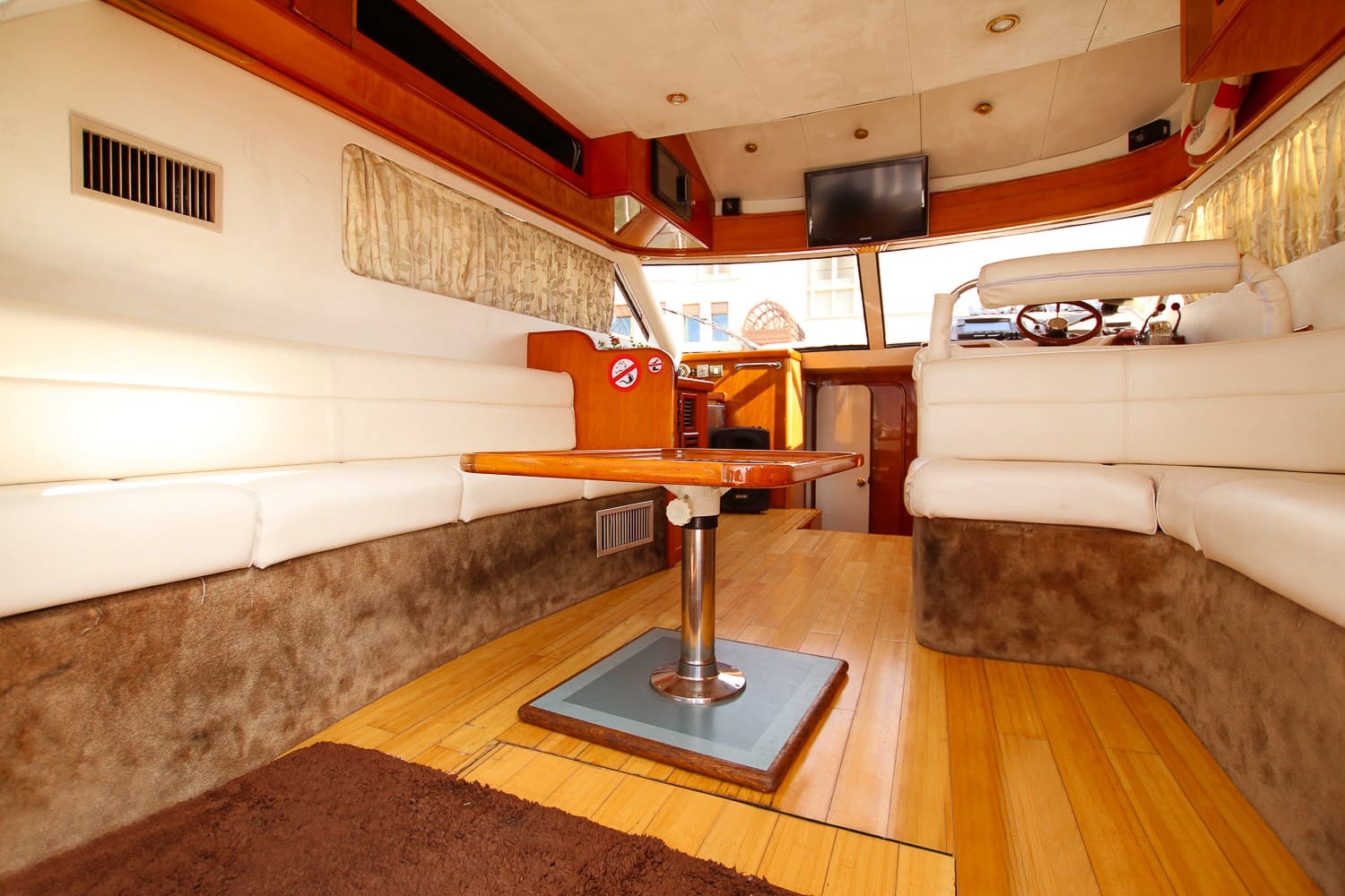 Luxury Yacht 45 Feet