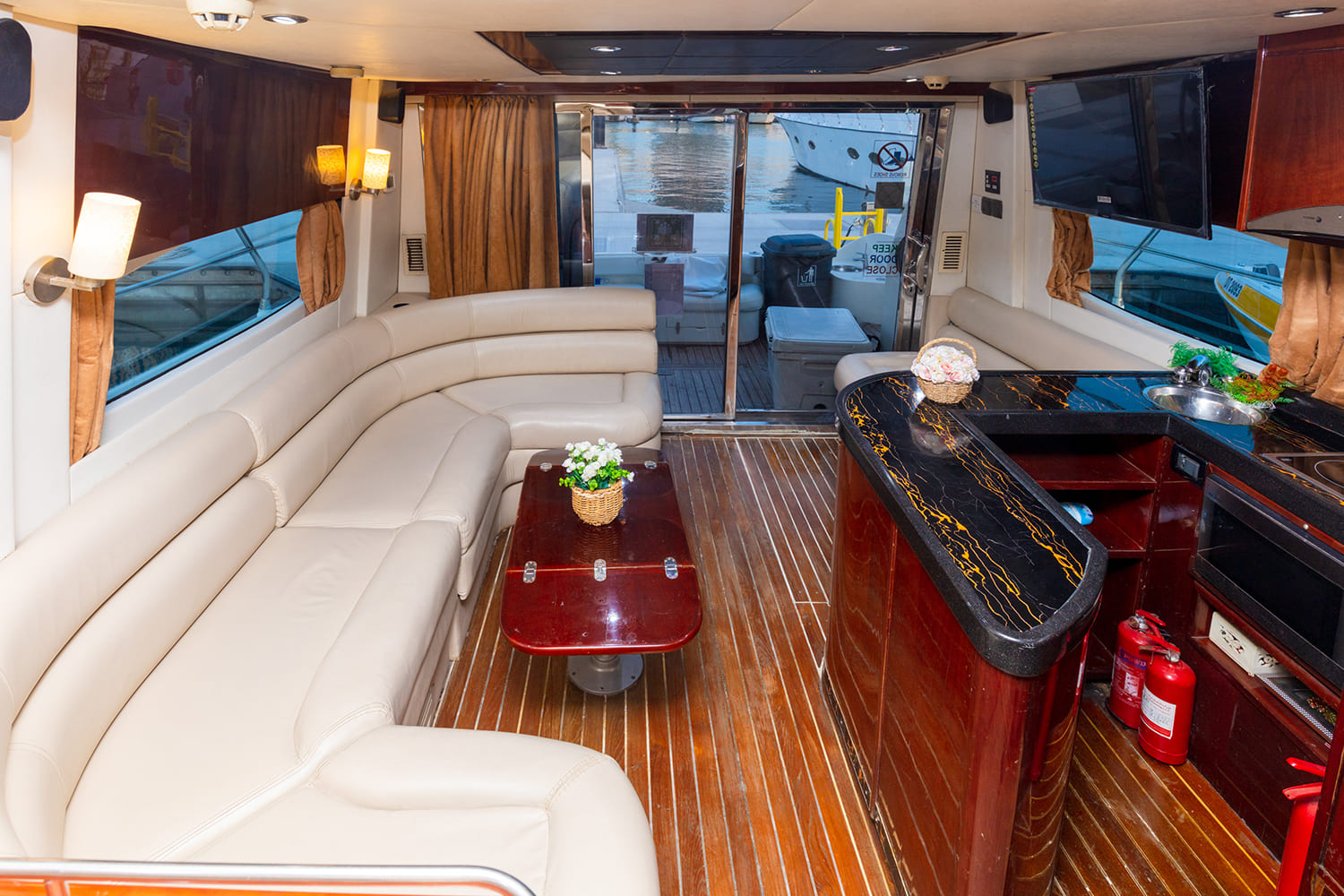 Luxury Yacht 50 Feet