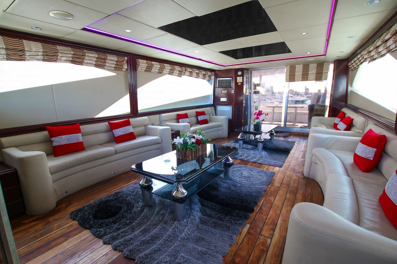 Luxury Yacht 80 Feet