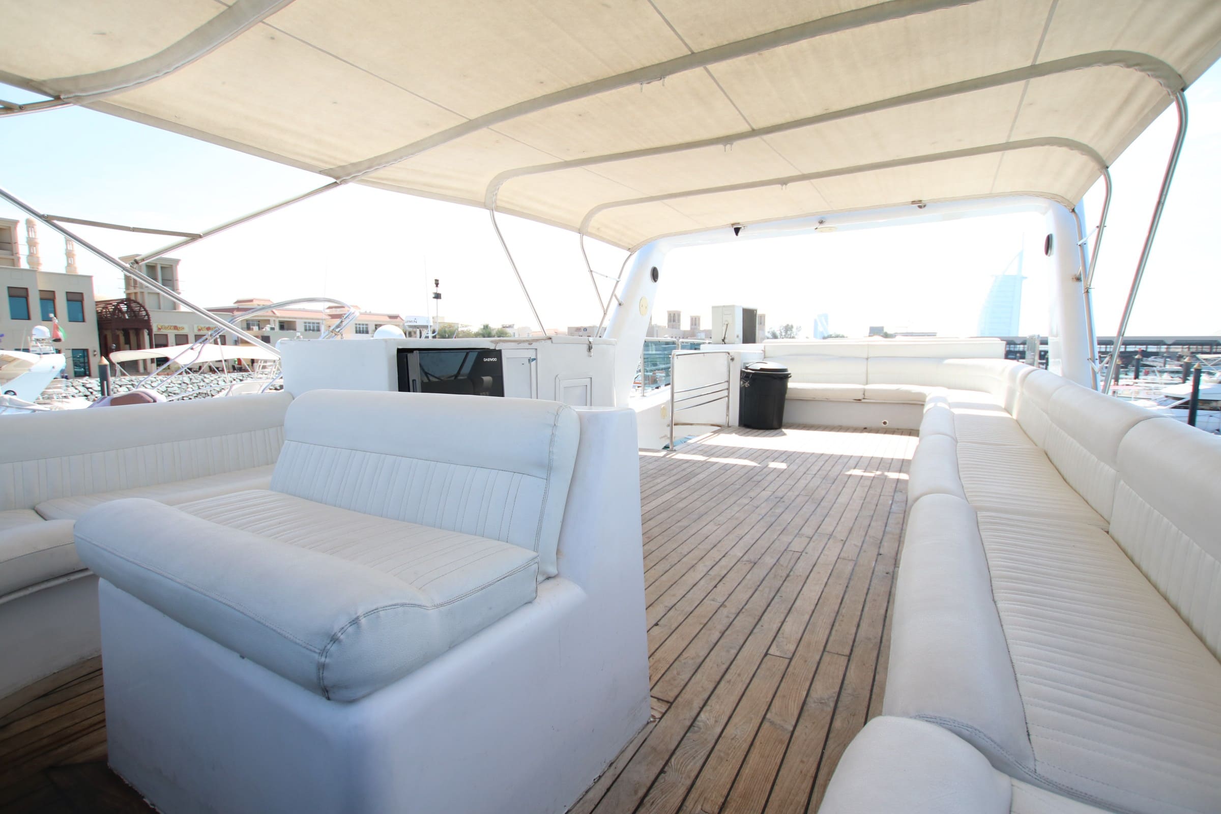 Luxury Yacht 80 Feet